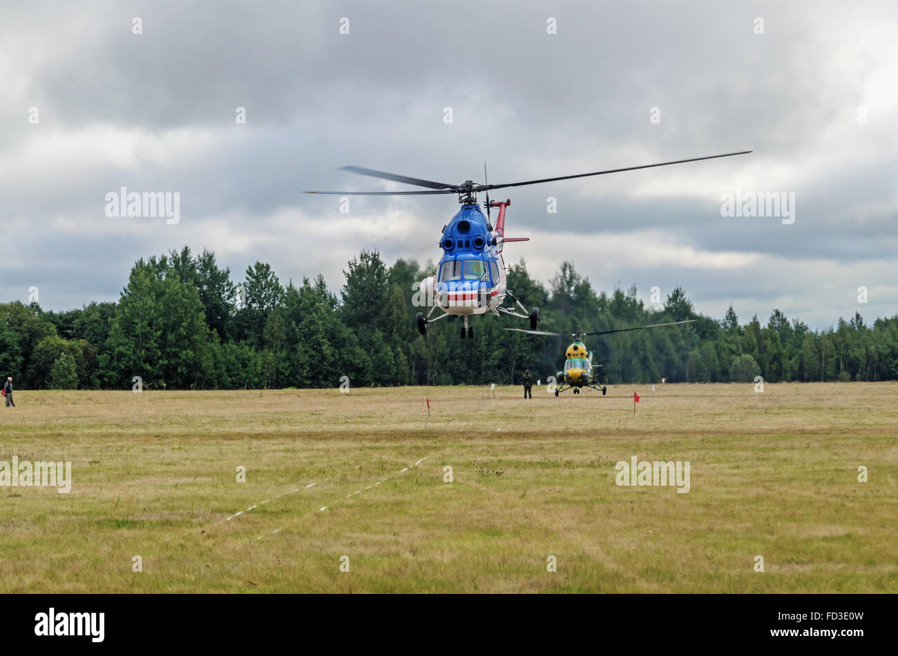 Le championnat de sport hélicoptère ouvert de la République du Bélarus "Gorovets cup' - 2015. Exercice - vol sur la précision. Banque D'Images