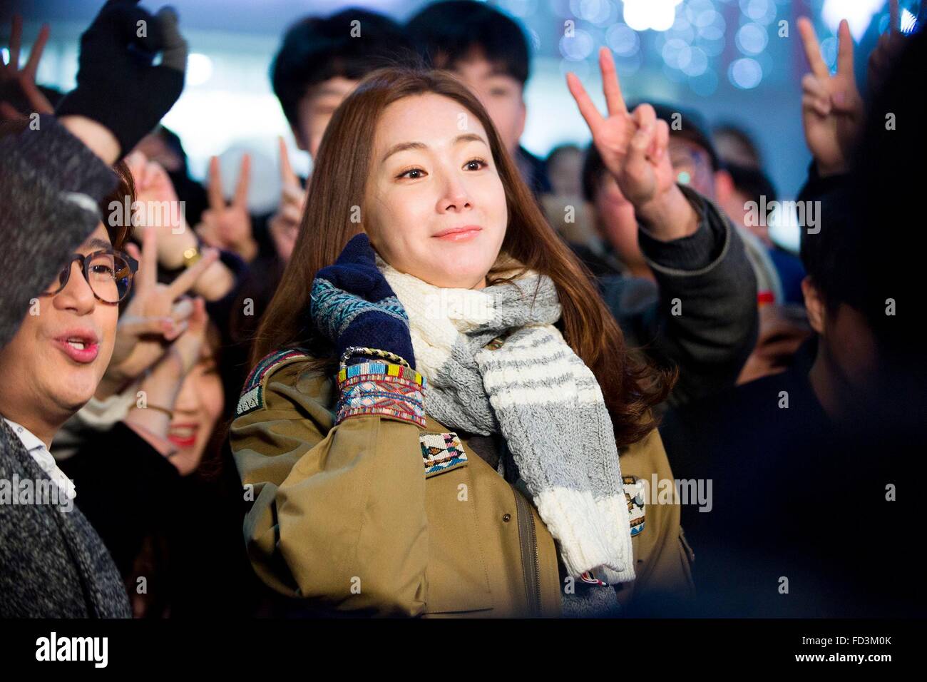 Choi Ji-Woo montre dans la rue pendant une émission de télévision à Séoul, Corée du Sud le 26 janvier, 2016.(La Chine et la Corée du Sud) Banque D'Images