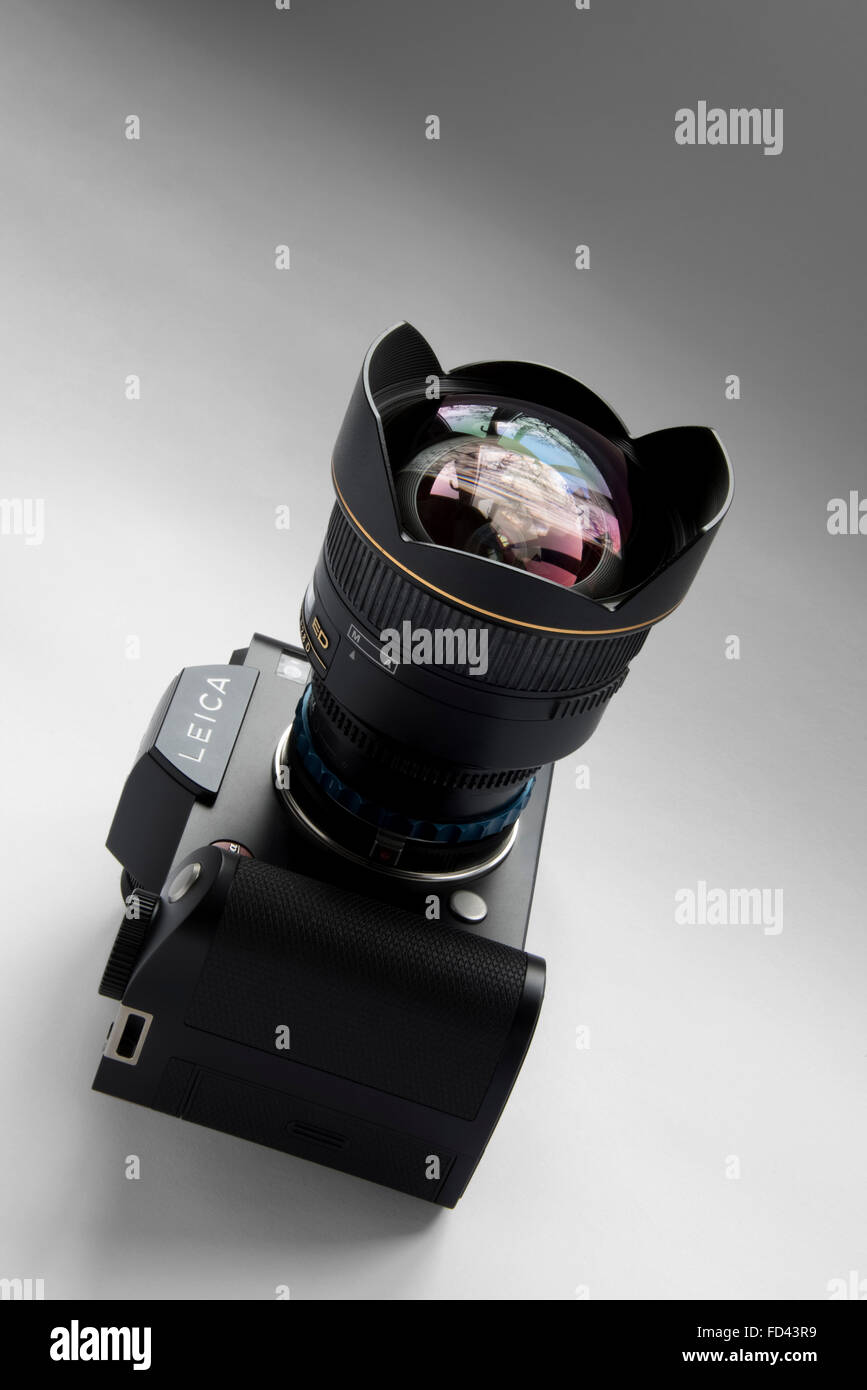 Appareil Photo Leica Sl Equipe De Nikon 14mm De L Objectif A Tres