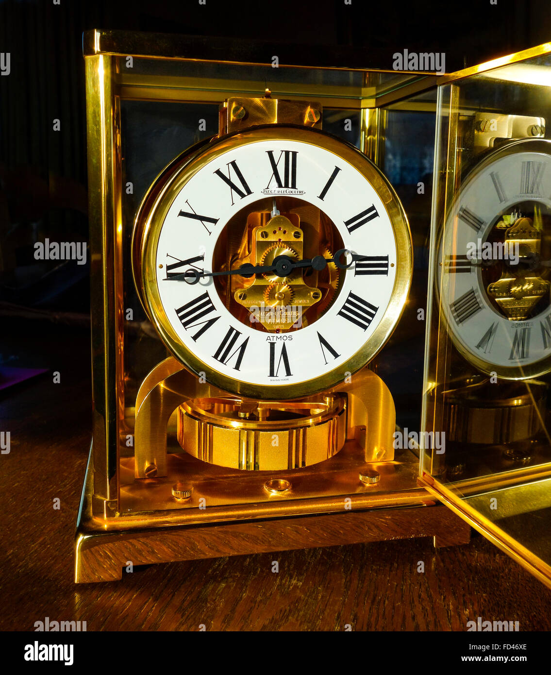 À enveloppe en laiton 'Atmos Classique' réveil Banque D'Images