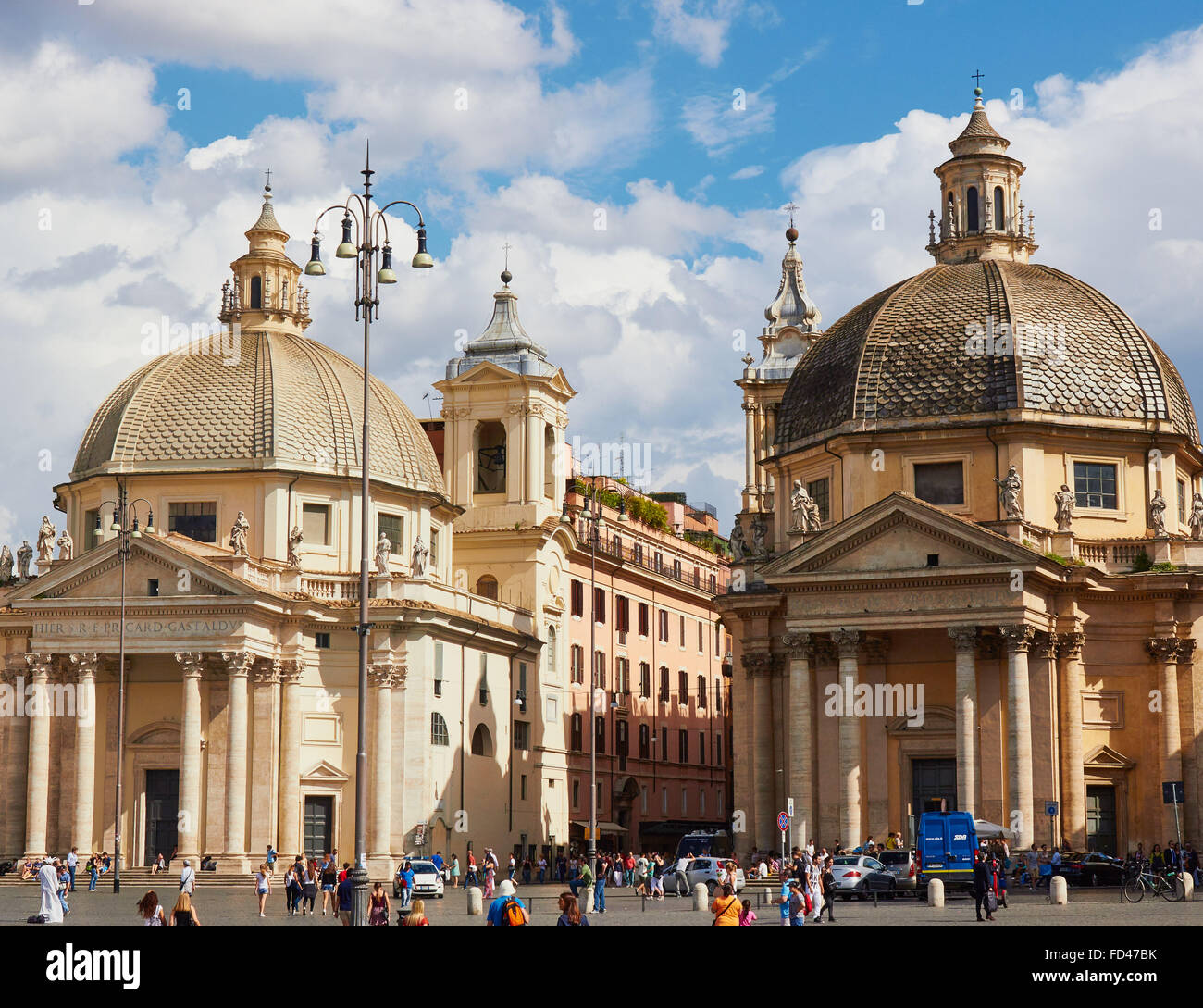 Lits 1 églises de Santa Maria in Montesanto 1679 (à gauche) et Santa Maria dei Miracoli 1681 Piazza Del Popolo Rome Lazio Italie Banque D'Images