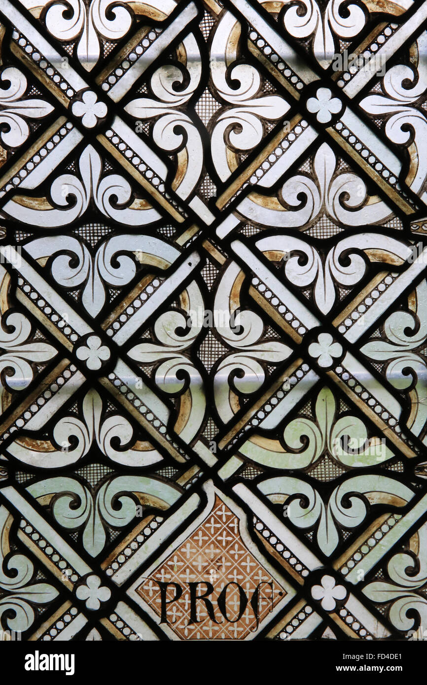 Vitrail cistercien. Décoration sur l'abbaye de Heiligenkreuz Colonne de la Sainte Trinité. Banque D'Images