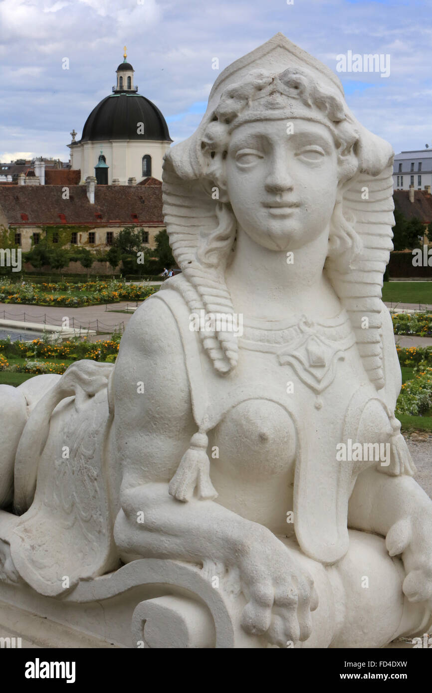 Sphinx symbolisant l'union de la force (avec son corps de lion) et de l'intelligence (tête). 'Belvédère supérieur' palais du Belvédère. Banque D'Images