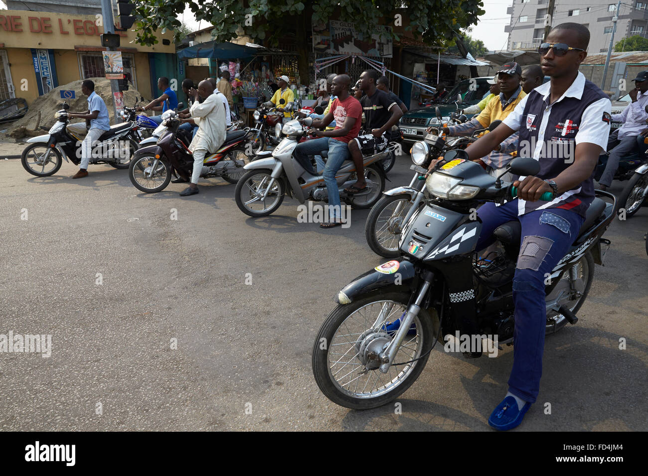 Les motos à Cotonou Photo Stock - Alamy