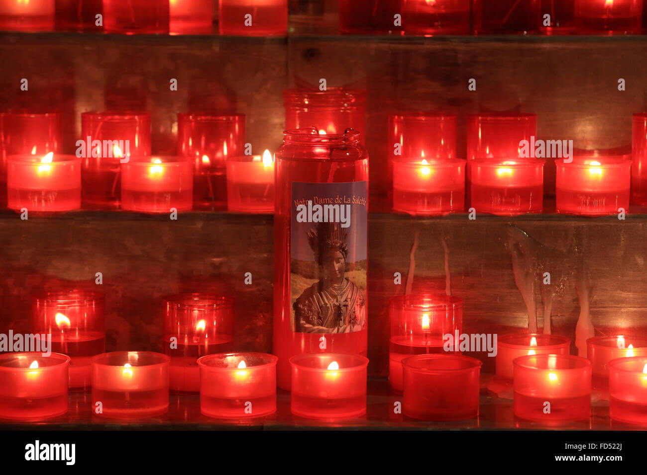 Des bougies. Sanctuaire de Notre Dame de la Salette. Banque D'Images