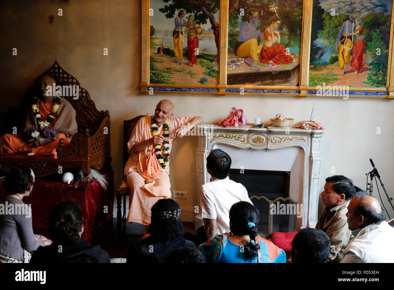 Conférence à un Temple ISKCON Banque D'Images