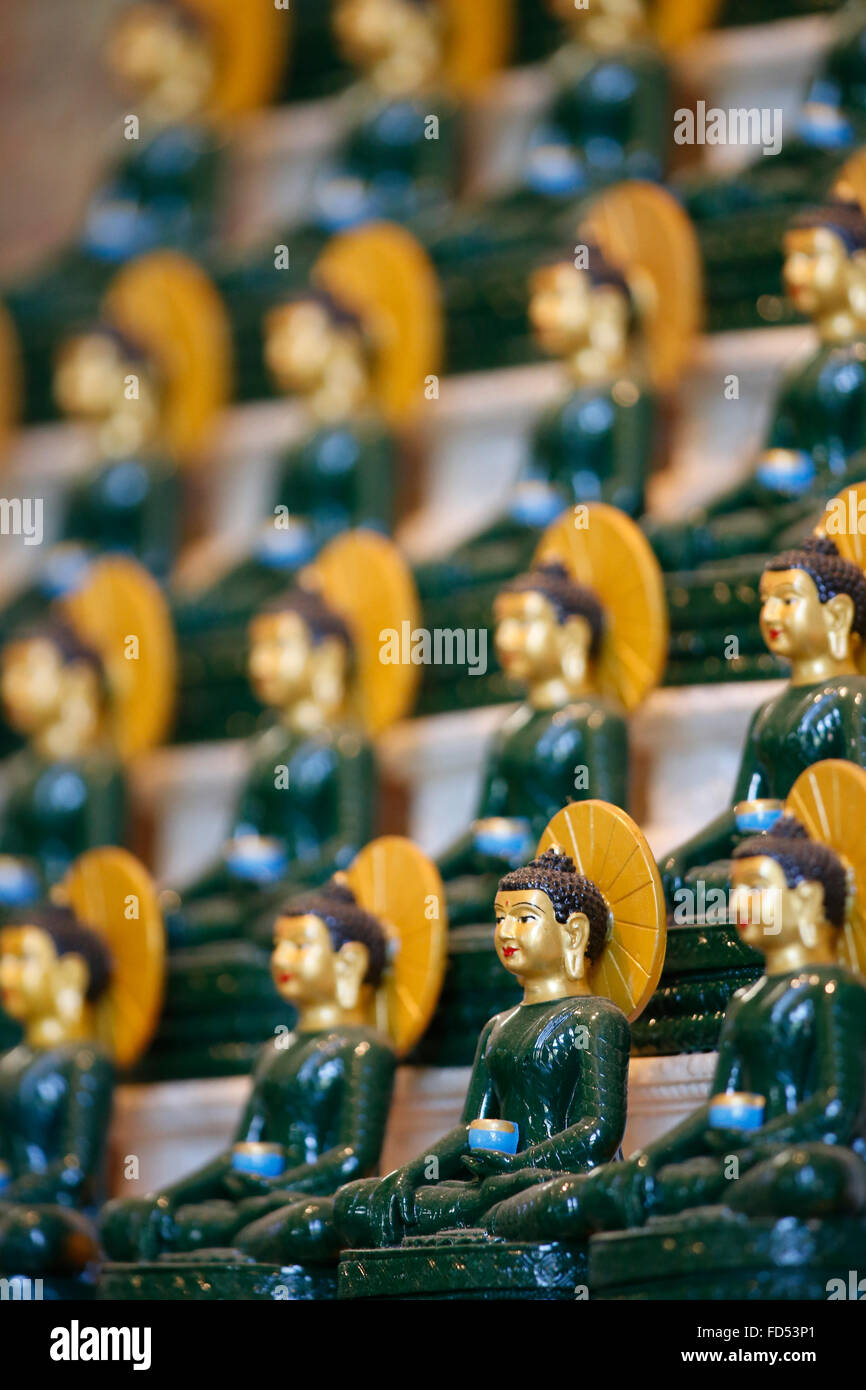 Tu un temple bouddhiste. Jade Buddha for universal peace. Banque D'Images