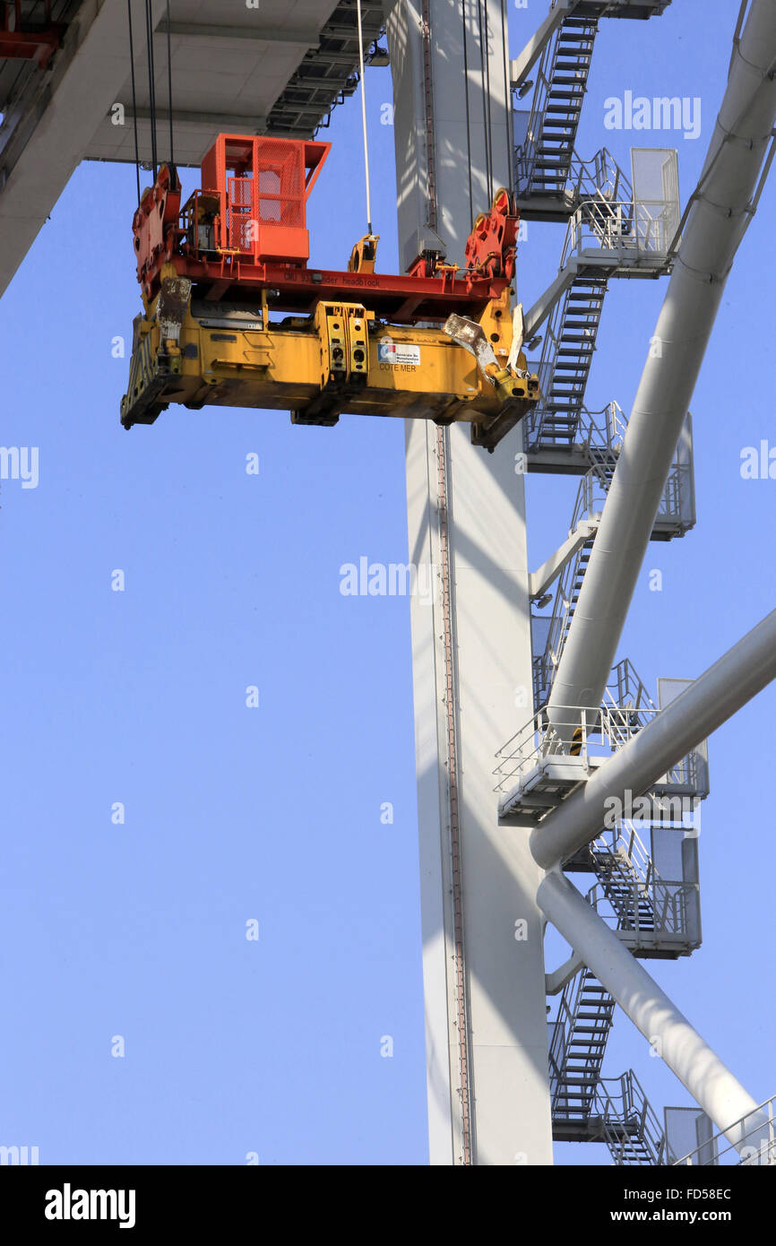 Le déchargement d'un escargot. Terminal à conteneurs. Le Havre. Banque D'Images