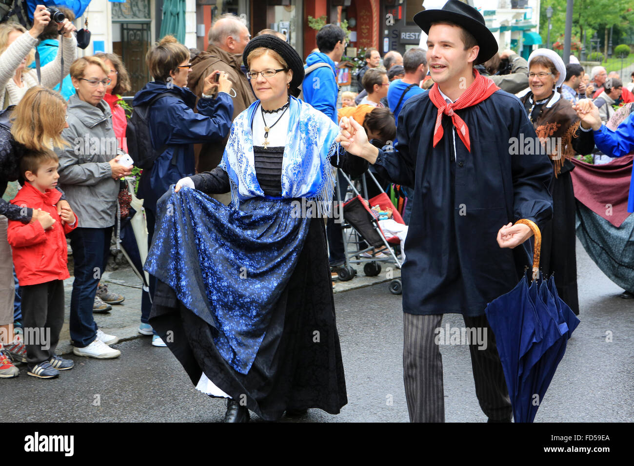 Danse folklorique savoyard avec le cast de 'Chamochire'. Banque D'Images