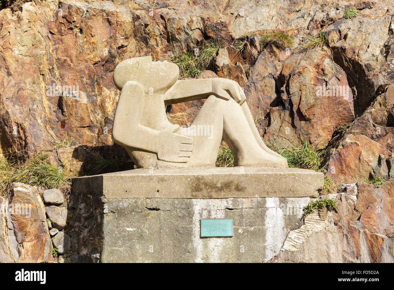 Amoureux du soleil de la sculpture sur pierre par John Cleal 1927 - 2007 Banque D'Images