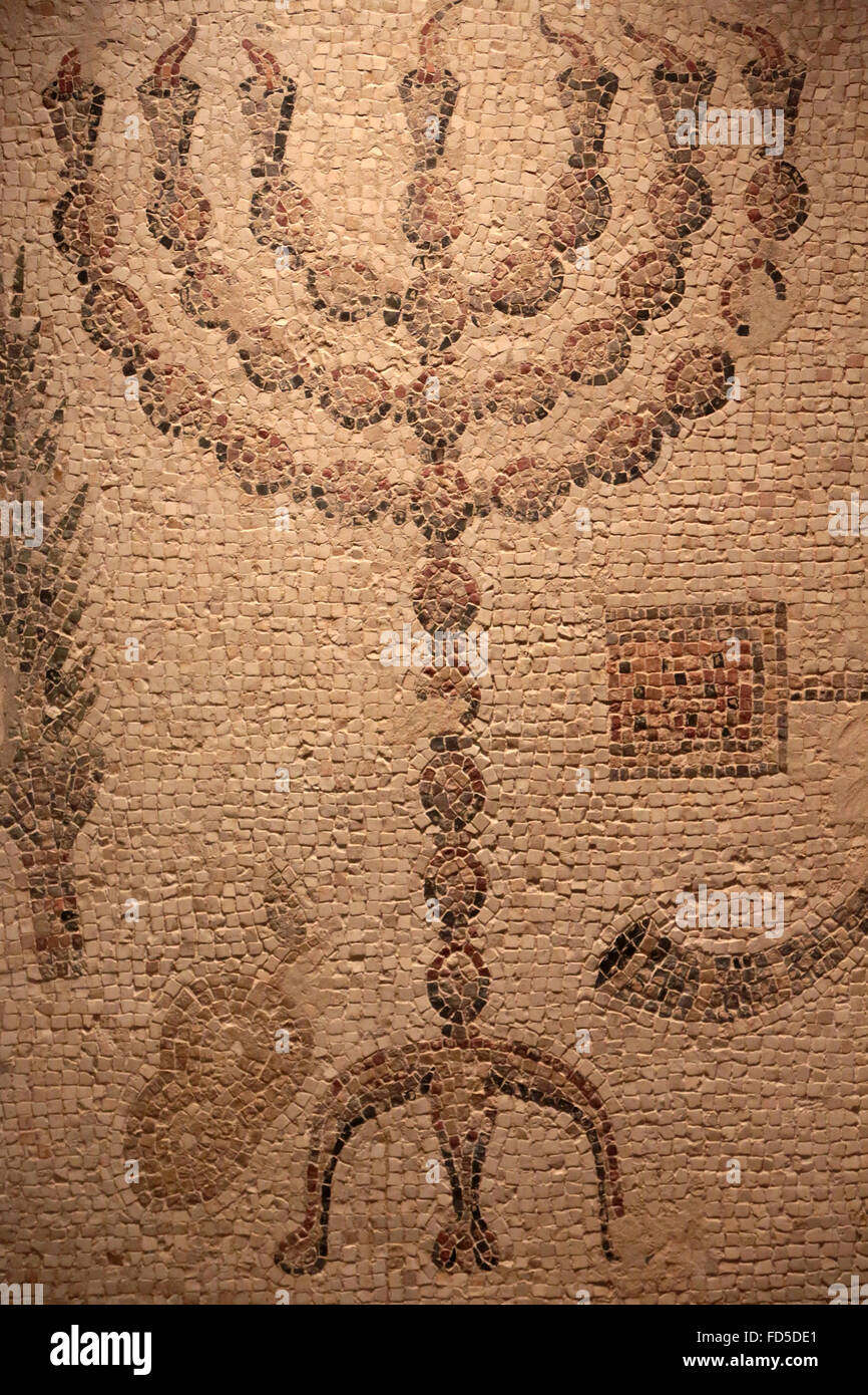 Partie d'un sol en mosaïque de la Synagogue (réplique). La menorah. Le Musée juif de New York. Banque D'Images