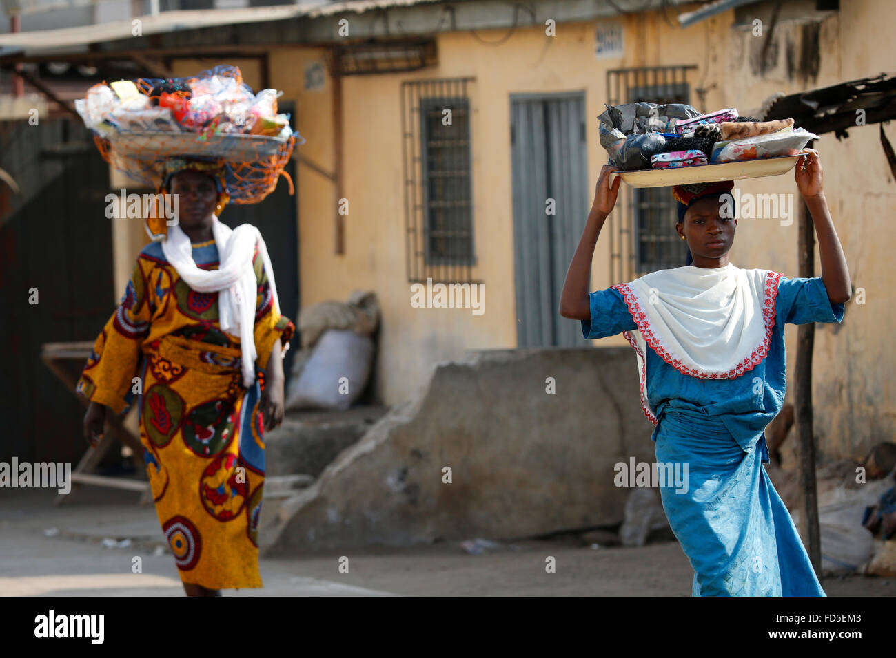 Femme africaine. Les vendeurs de rue. Banque D'Images