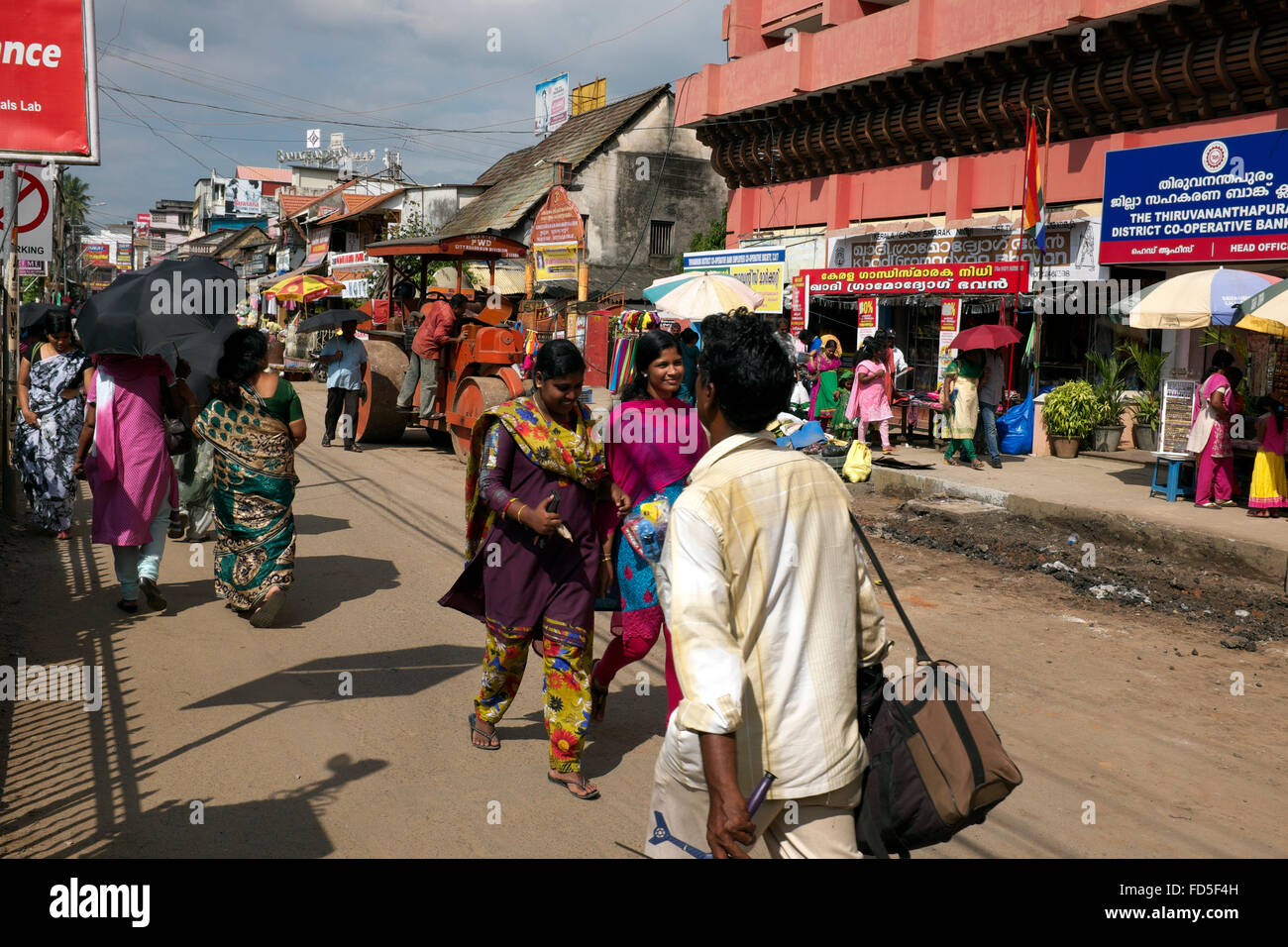 Route à l'extérieur du temple Padmanabhaswamy, Thiruvananthapuram (Trivandrum), Kerala, Inde Banque D'Images