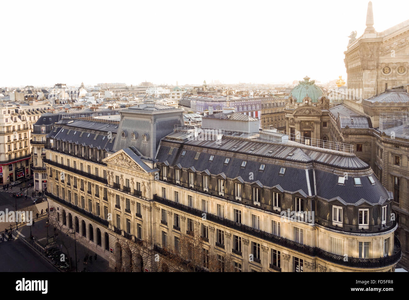 Immeuble de bureaux d'entreprise Société générale de banque à partir de la terrasse sur le toit des Galleries Lafayette, Paris, France. Banque D'Images