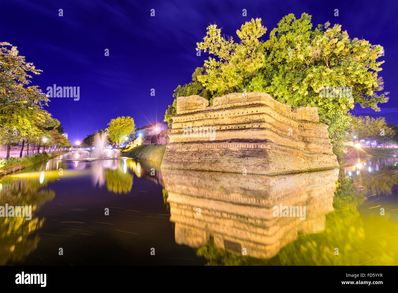 Chiang Mai, Thaïlande vieille ville ancienne enceinte et de douves. Banque D'Images Chiang Mai, Thaïlande vieille ville ancienne enceinte et de douves. Banque D'Images