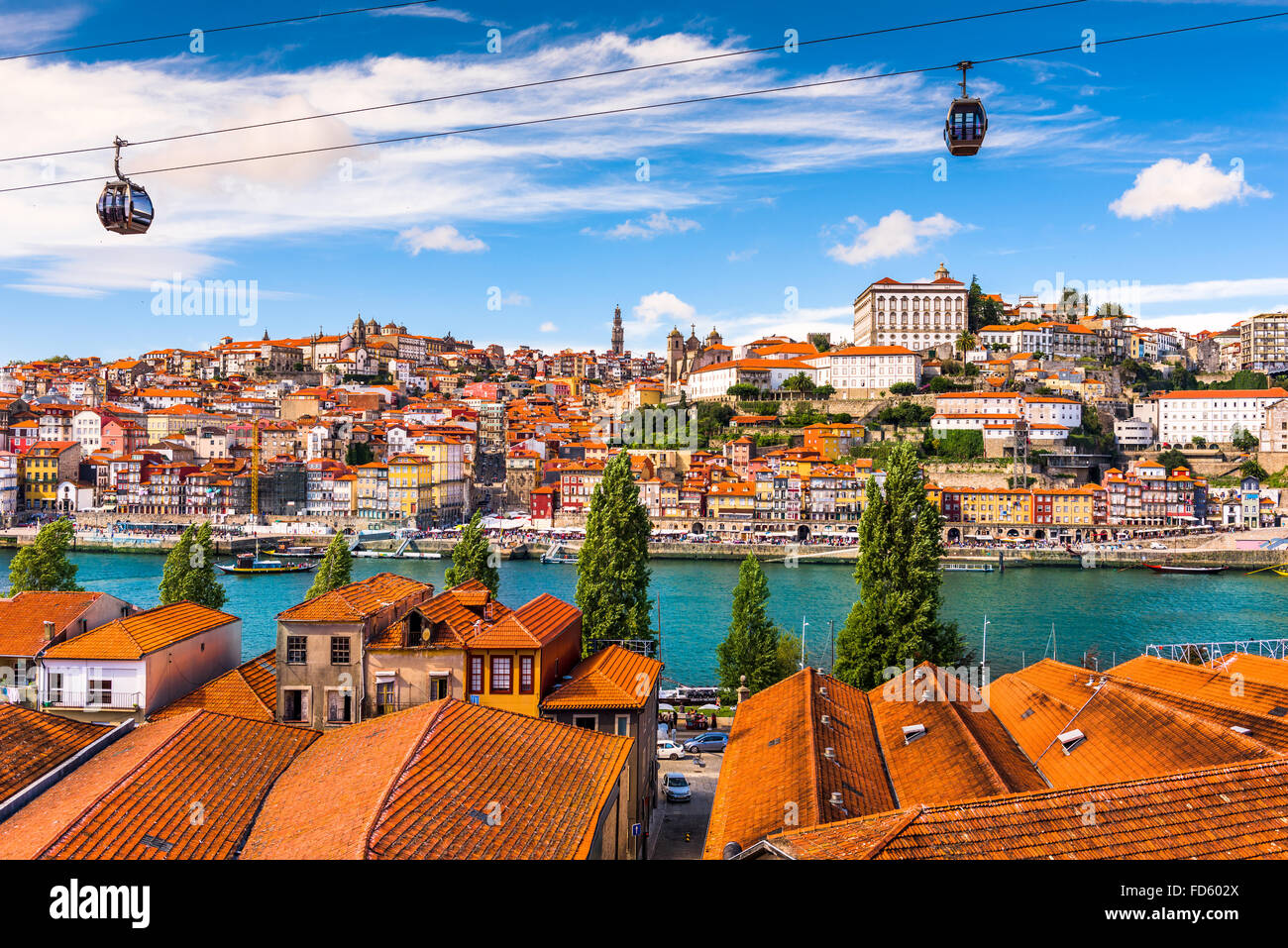 Porto, Portugal vieille ville sur le fleuve Douro. Banque D'Images