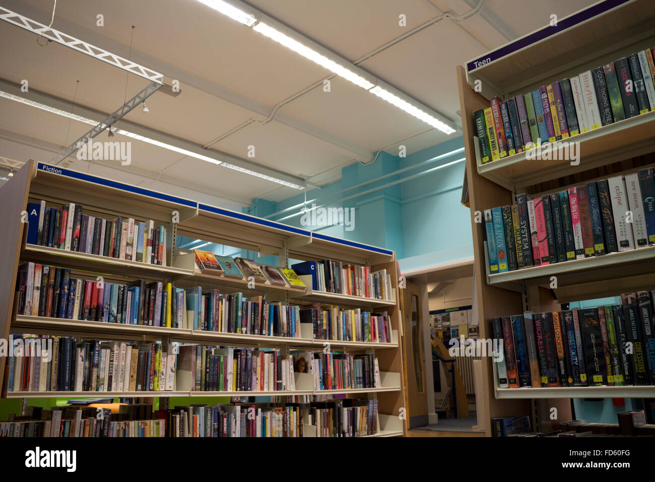 L'intérieur de la bibliothèque publique, Stratford-upon-Avon, Royaume-Uni Banque D'Images