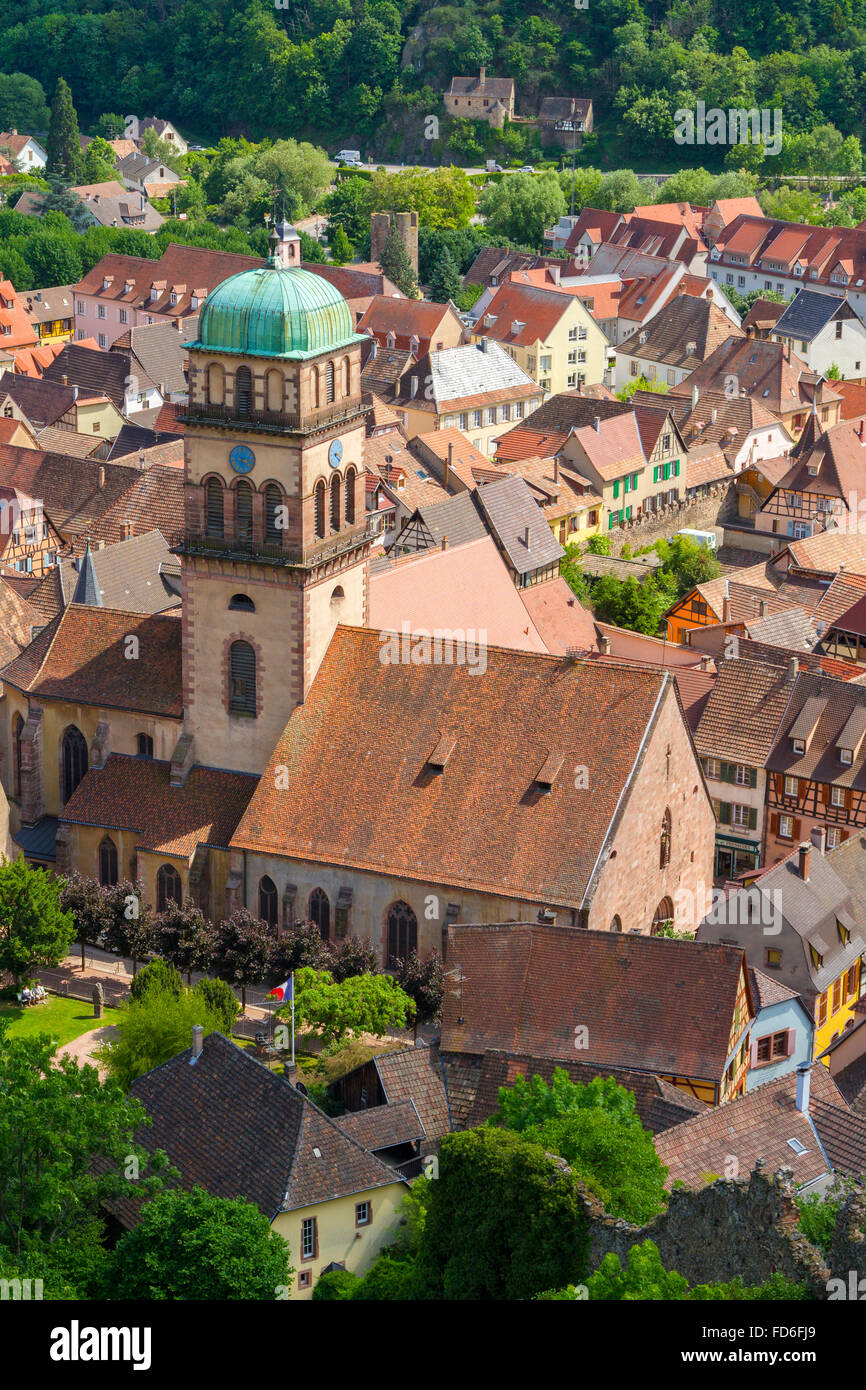 Voir le village de Kaysersberg de Castle, Alsace, route des vins Alsace Haut Rhin France Banque D'Images
