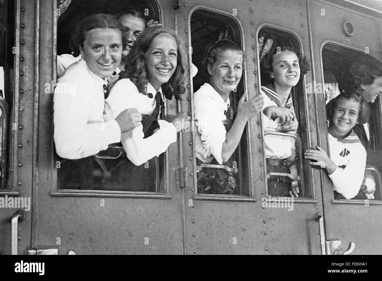 Les filles de la "Balilla", un groupe de jeunes fascistes en Italie, 1935 Banque D'Images
