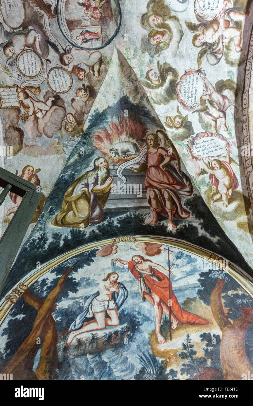 À l'intérieur du sanctuaire d'Atotonilco populaire mexicain avec des fresques baroques peintes sur le plafond et les murs à Atotonilco, au Mexique. Les peintures ont été fait par Antonio Martinez de Pocasangre et Jose Maria Barajas sur une période de trente ans et est connue comme la Chapelle Sixtine du Mexique. Banque D'Images