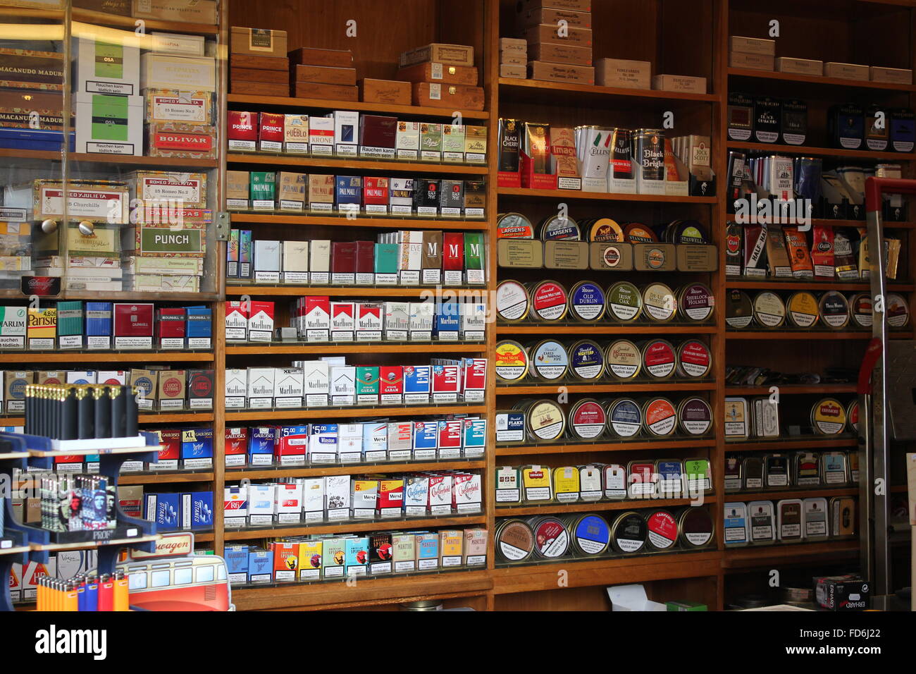 The shop of cigarettes Banque de photographies et d’images à haute