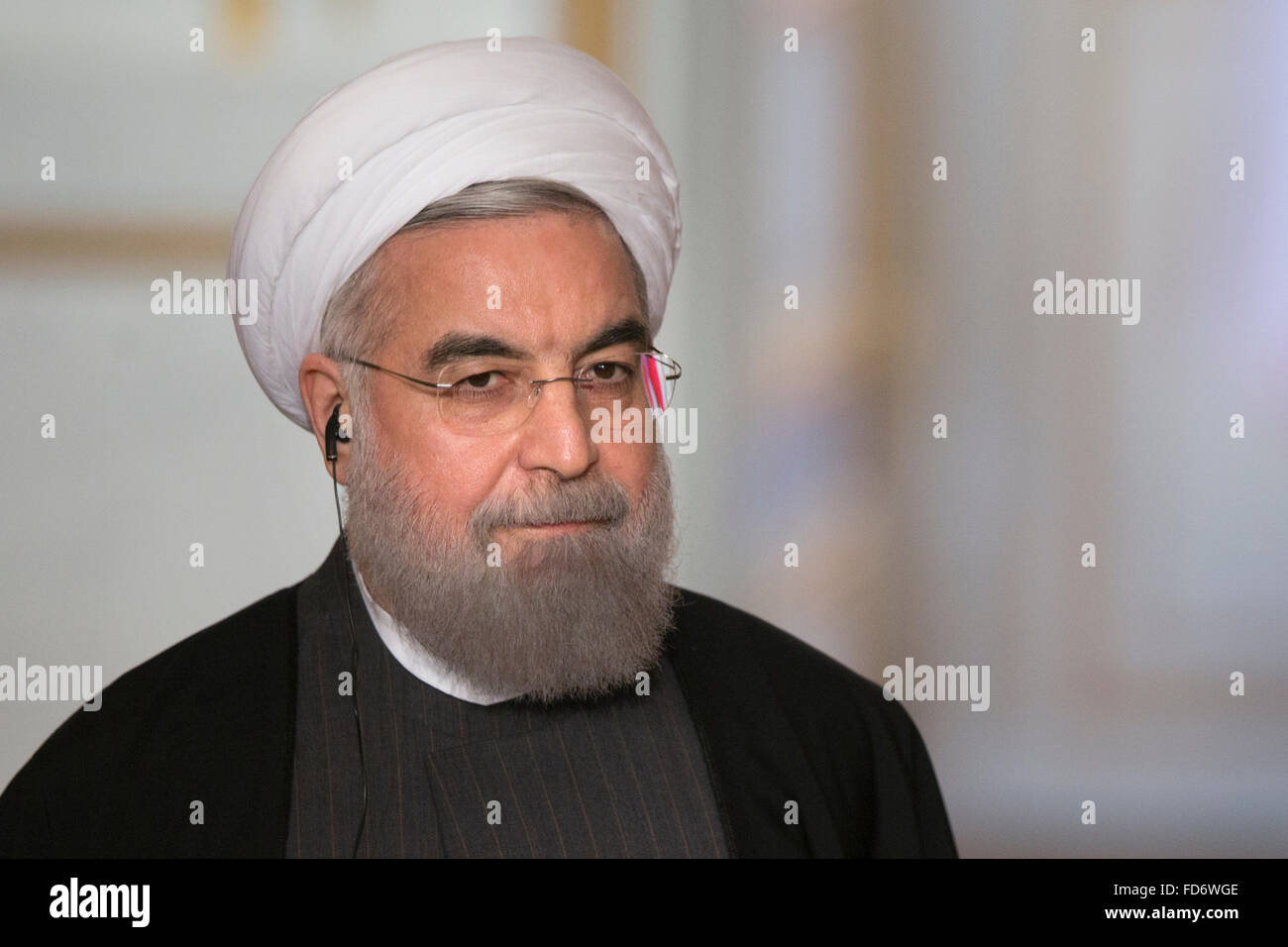 Paris, France. 28 janvier, 2016. Le Président iranien Hassan Rohani assiste à une conférence de presse commune avec le président français François Hollande(pas sur la photo) à l'Elysée à Paris, France, le 28 janvier 2016.Le Président français François Hollande a déclaré jeudi qu'il était possible de négocier une transition politique en Syrie en dépit de retards possibles dans les pourparlers visant à mettre fin à la guerre civile, le pays arabe déchiré par les conflits. © Theo Duval/Xinhua/Alamy Live News Banque D'Images
