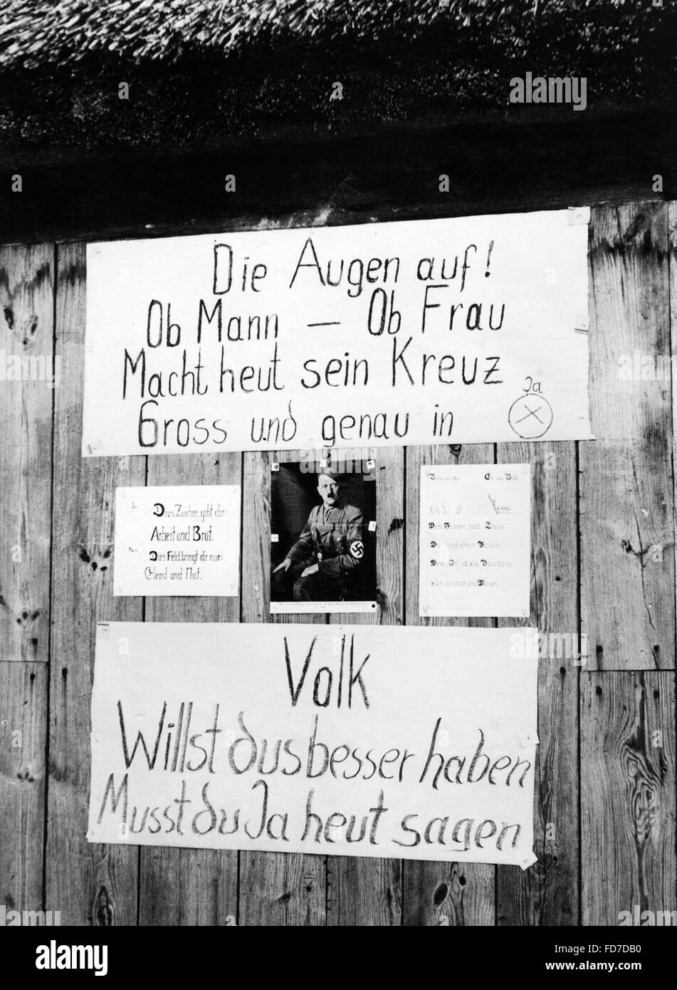 Des affiches électorales dans la région de Spreewald pour l'organisation d'un référendum sur le chef de l'état de l'Empire allemand, 1934 Banque D'Images