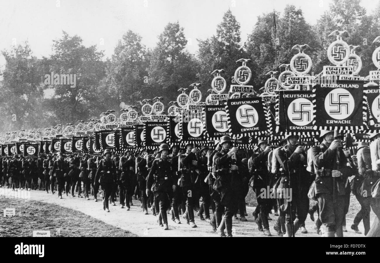 Normes de la Schutzstaffel au Reichsparteitag, 1936 Banque D'Images