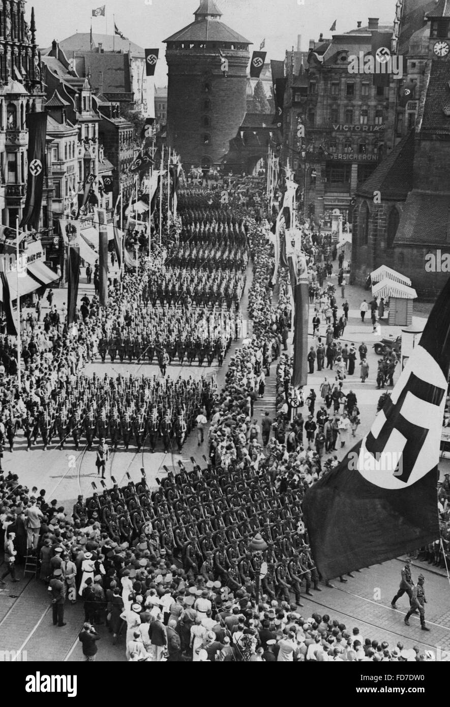 Mars de la rad à Nuremberg au parti nazi Rally 1936 Banque D'Images
