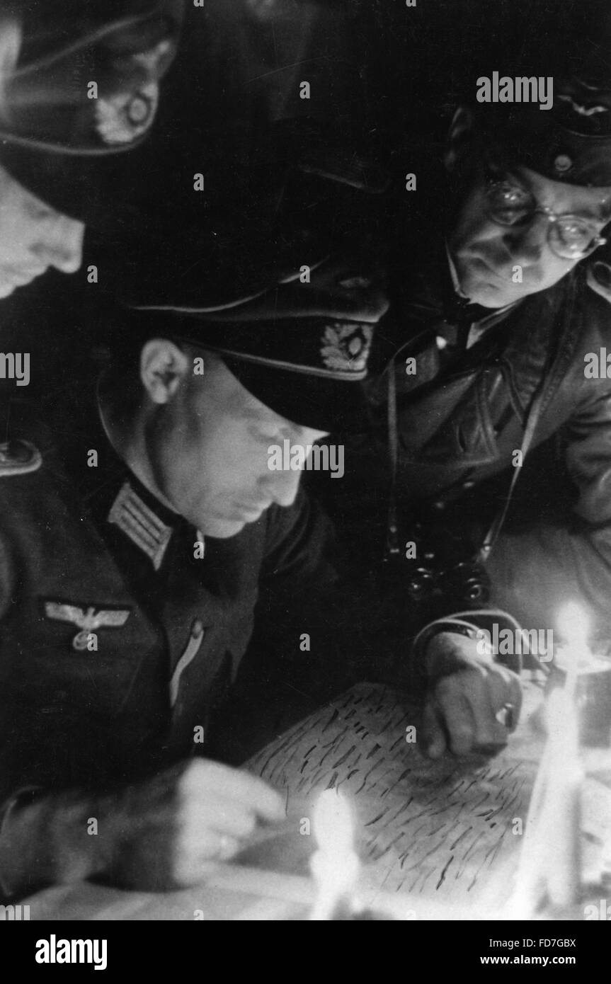 Commandant de bataillon de la Wehrmacht lors d'une séance d'information, 1944 Banque D'Images