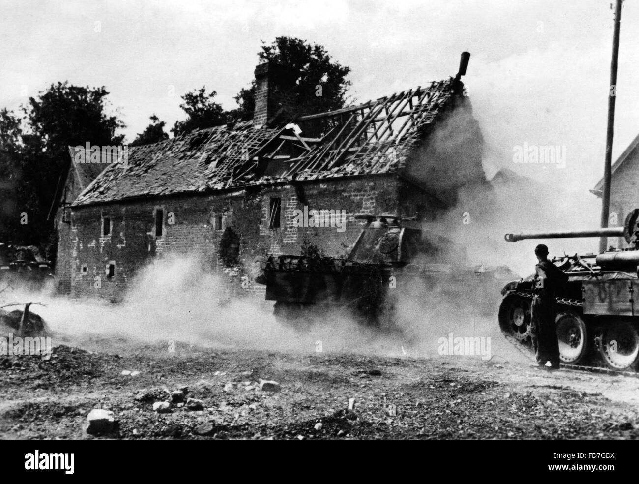 Contre-attaque de chars allemands en Normandie, 1944 Banque D'Images