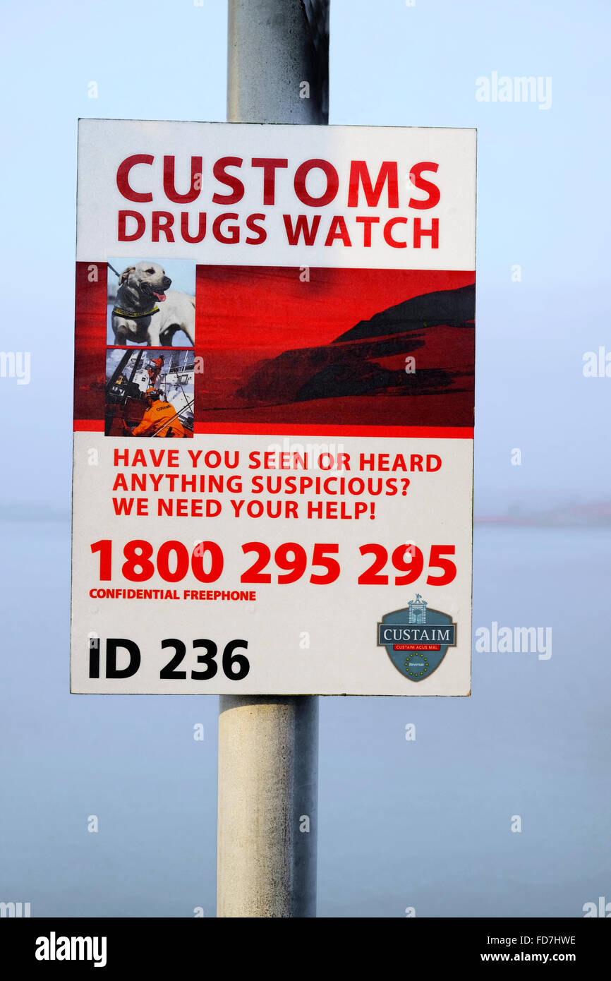 Département des douanes officielle relative au trafic de drogue sur le littoral irlandais Banque D'Images