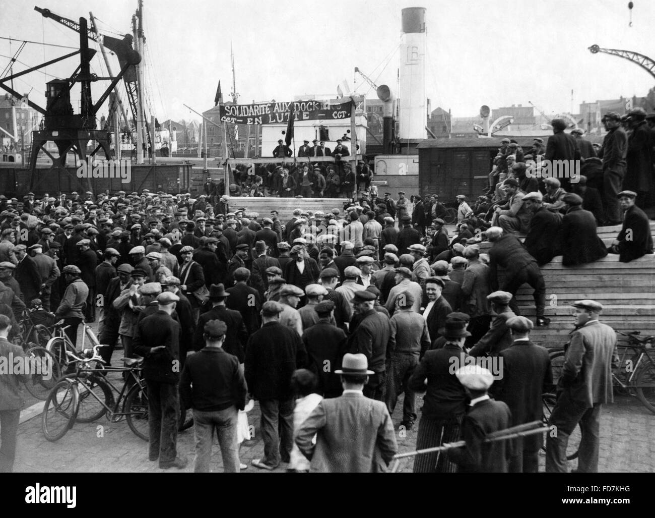 Rassemblement des travailleurs en grève à Rouen, 1936 Banque D'Images