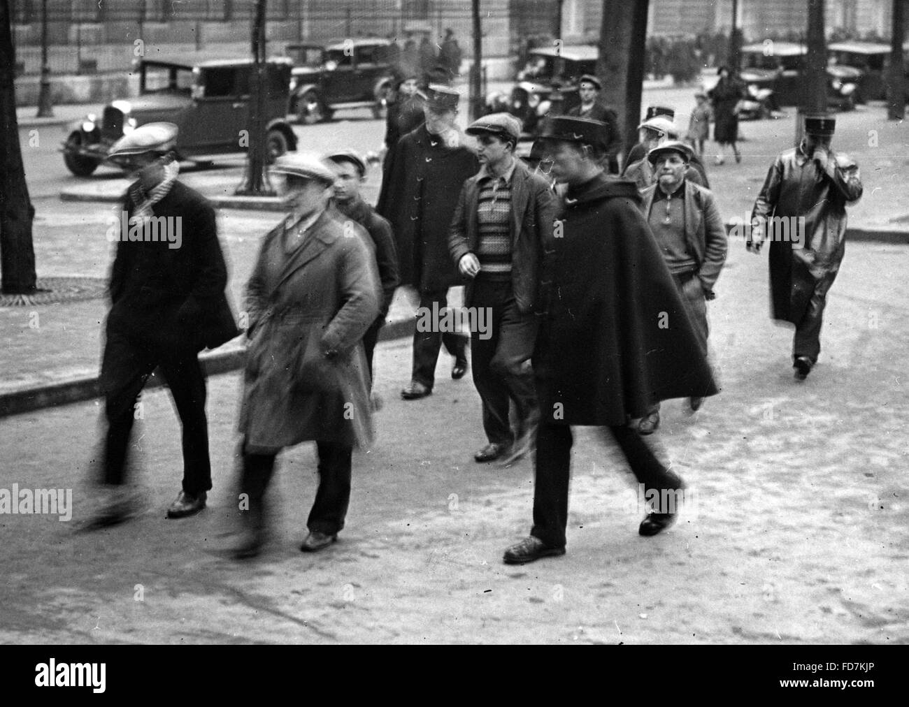 Policiers dissoudre une manifestation des chômeurs à Paris, 1932 Banque D'Images