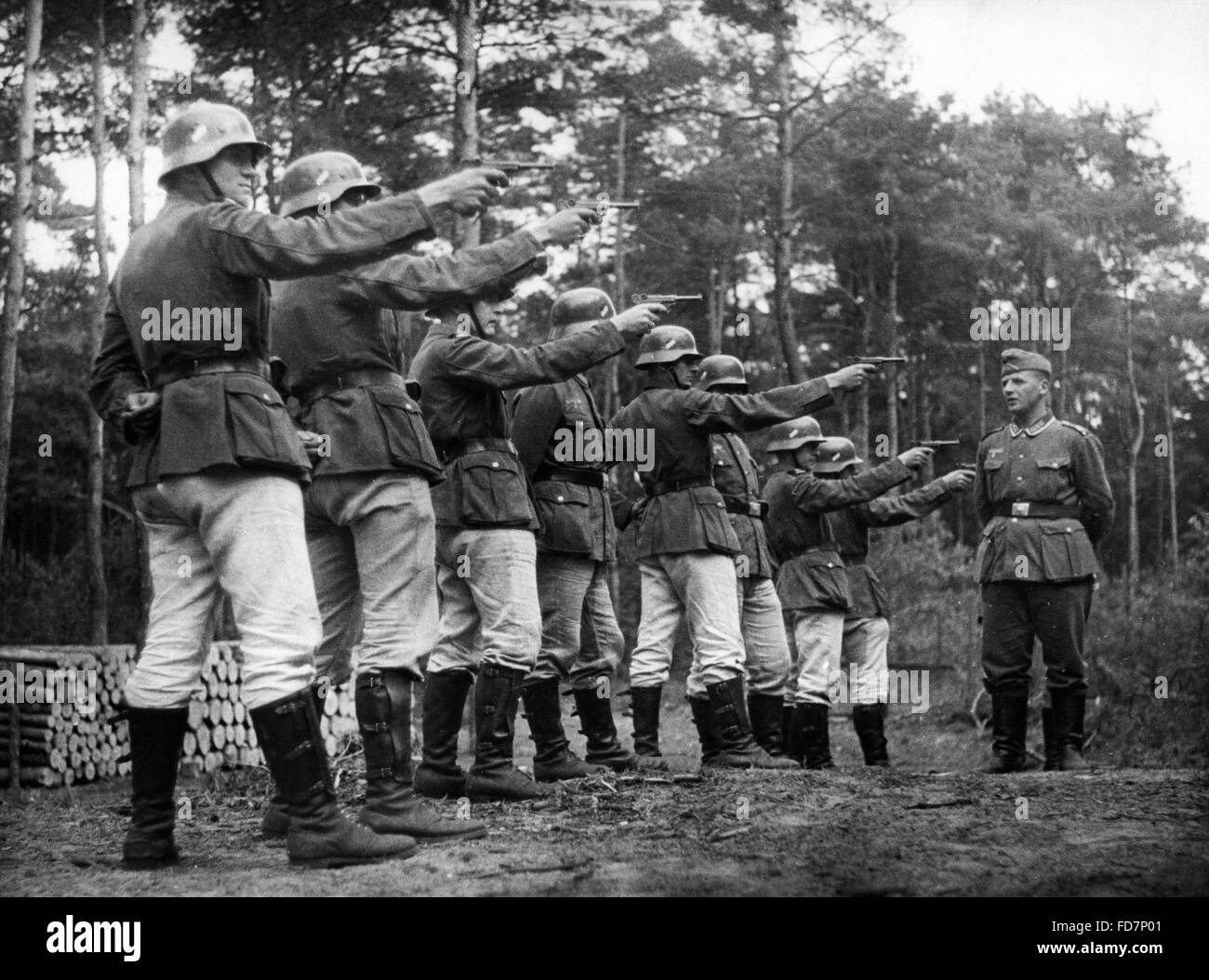 L'exercice avec des pistolets, 1938 Banque D'Images