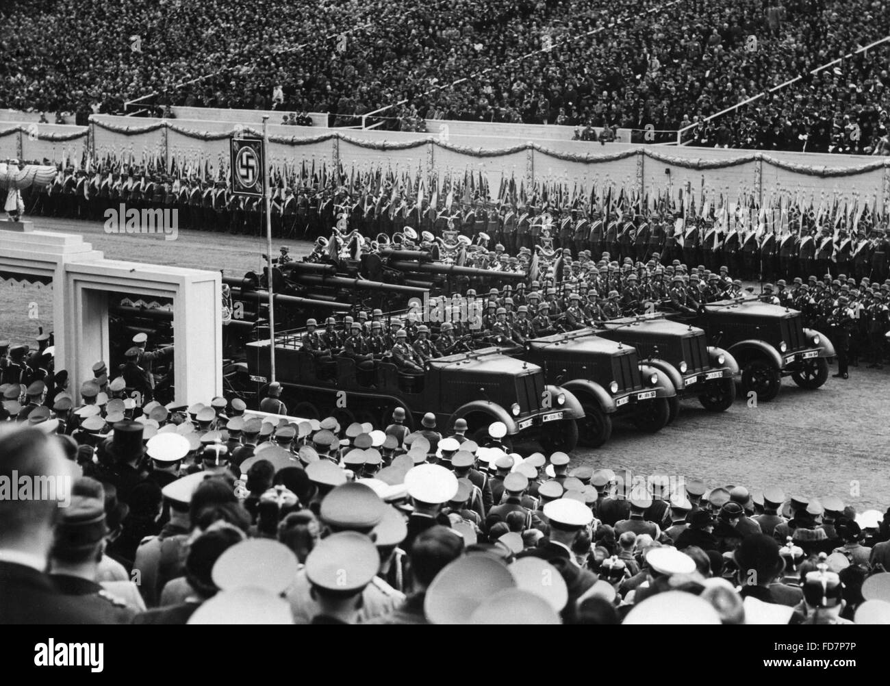 Défilé militaire de la Wehrmacht à l'occasion de l'anniversaire de Hitler à Berlin, 1939 Banque D'Images