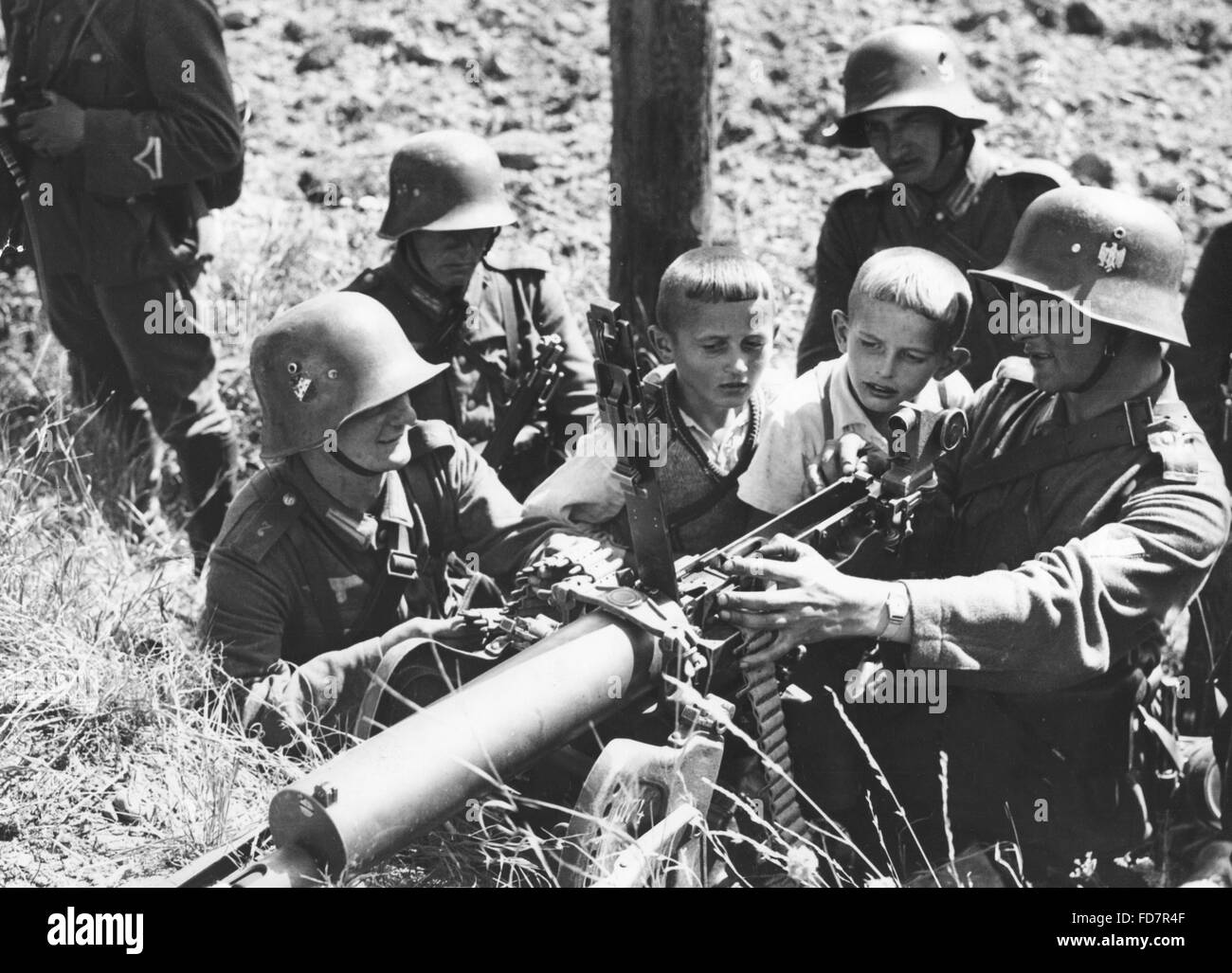 MG position de la Wehrmacht pendant une manoeuvre dans les années 30 Banque D'Images