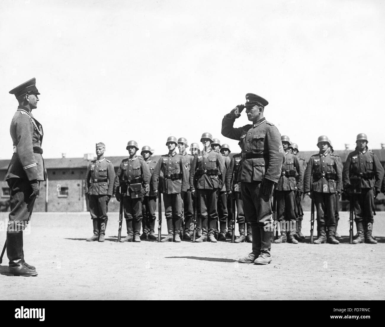 Une division de l'infanterie avant le sergent, 1938 Banque D'Images