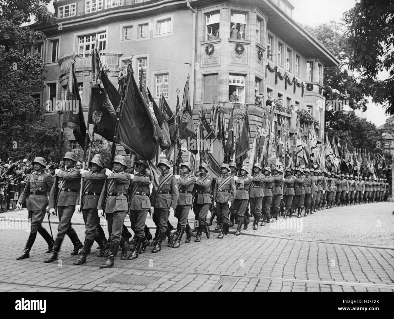 Parade du drapeau de la Wehrmacht au congrès de Nuremberg, 1936 Banque D'Images