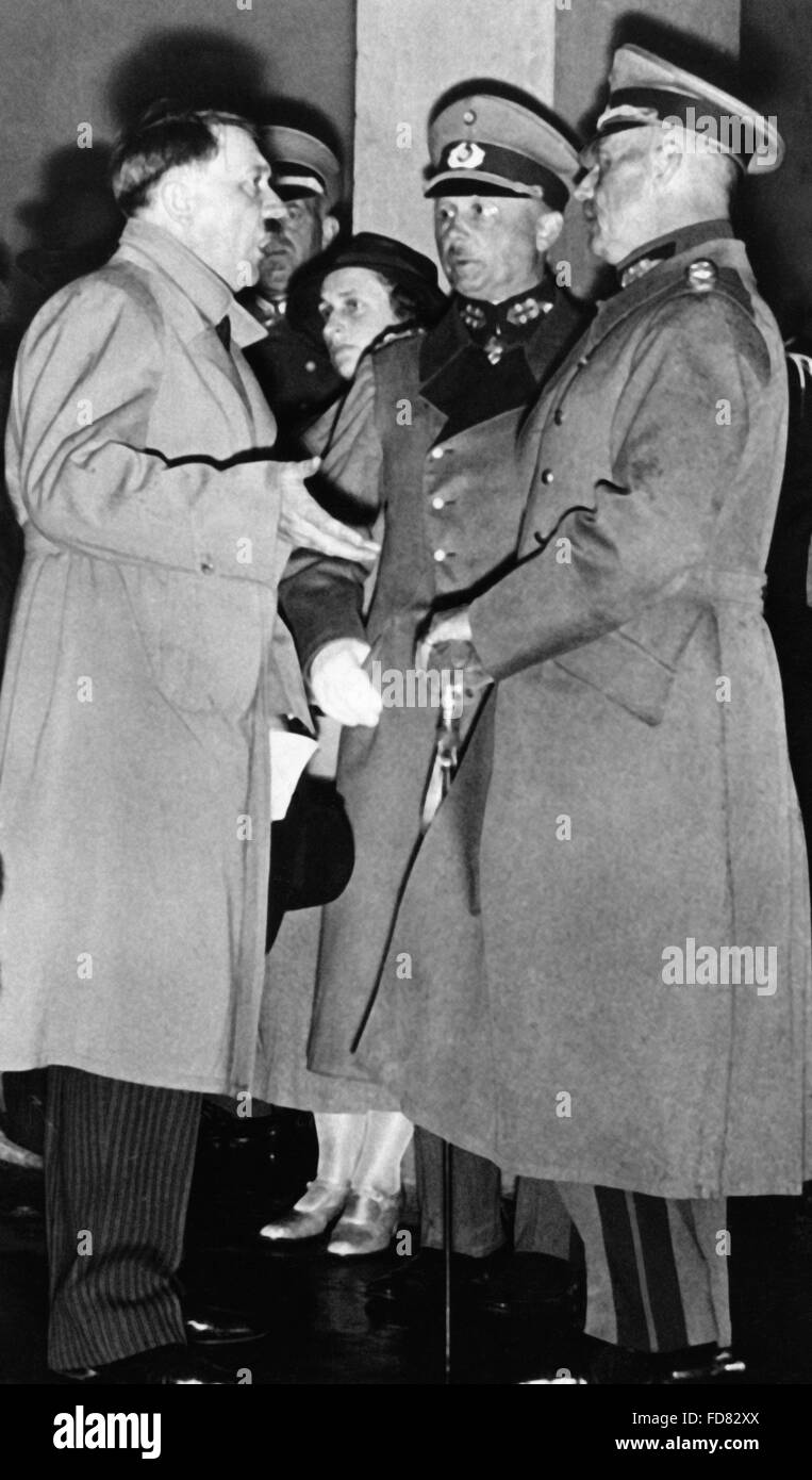 Adolf Hitler avec Gerd von Rundstedt et Werner von Fritsch, 1933 Banque D'Images