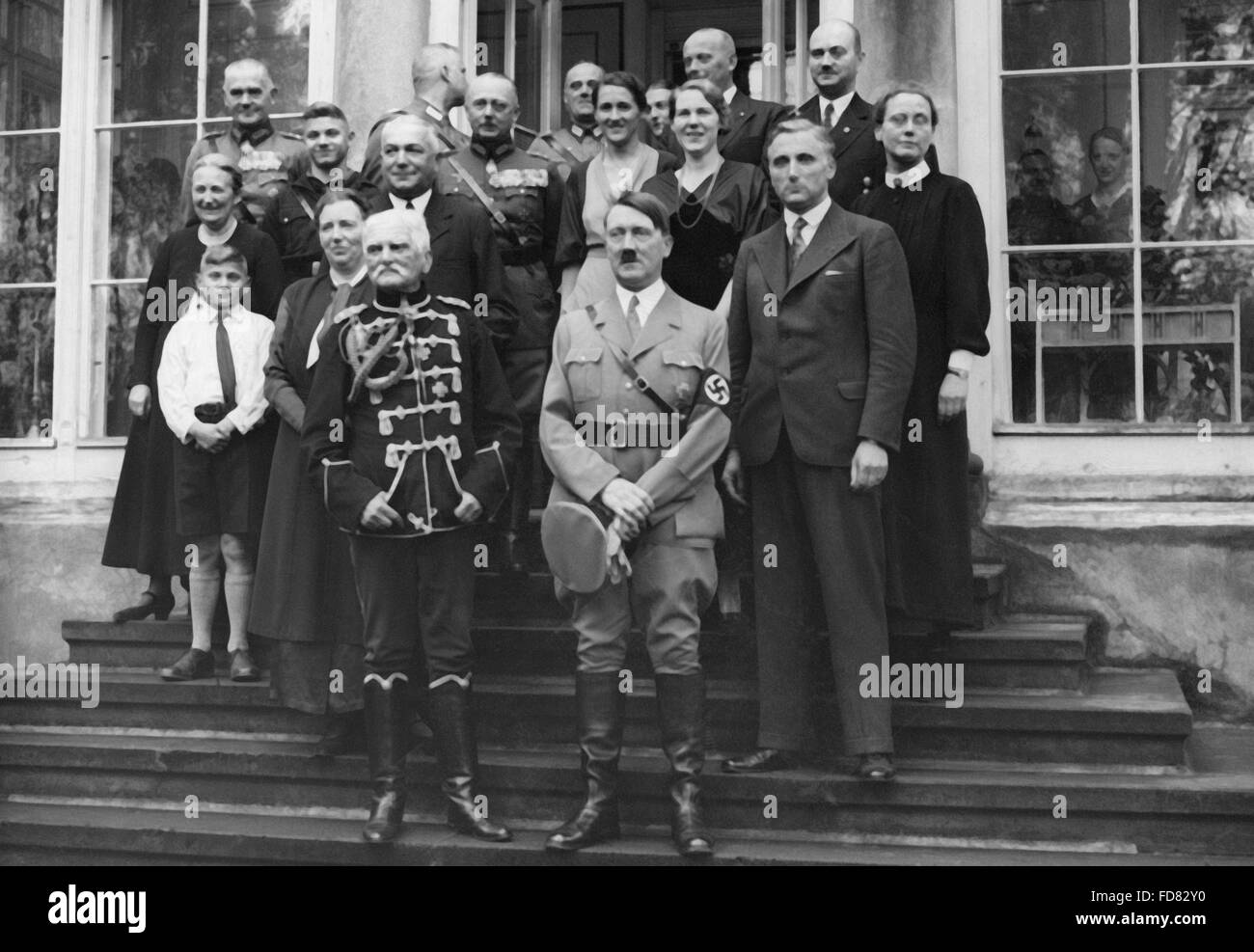 Adolf Hitler en tant qu'invité d'honneur de August von Mackensen, 1934 Banque D'Images