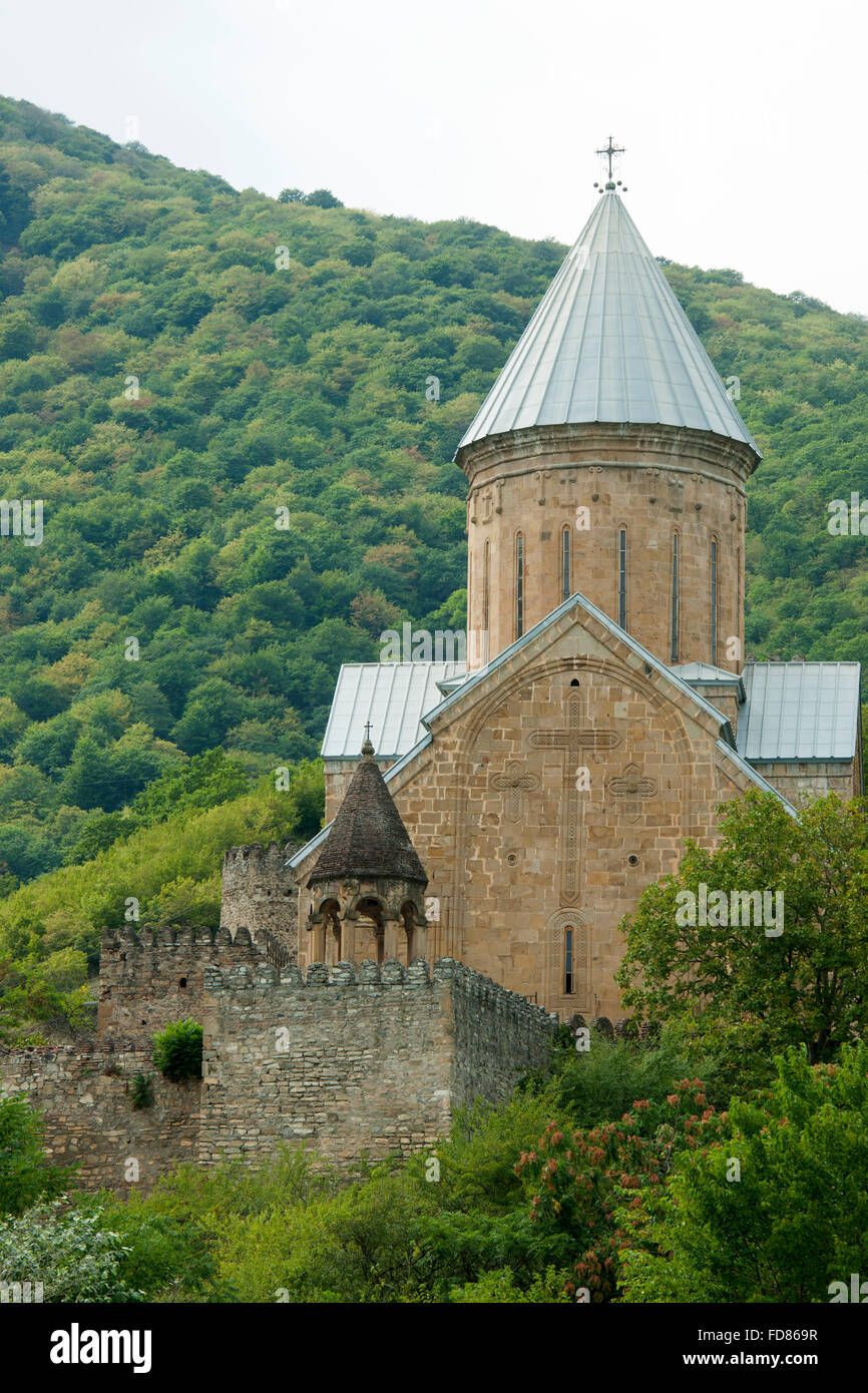 Georgien, Mtskheta-Mtianeti, Festung Ananuri am Shinvali-Stausee an der georgischen Heerstrasse Banque D'Images