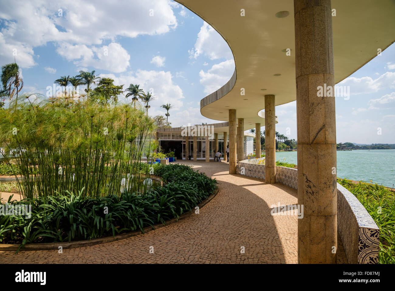 Casa do Baile, ou Maison de la danse, conçu par Oscar Niemeyer, Pampulha, Belo Horizonte, Minas Gerais, Brésil Banque D'Images
