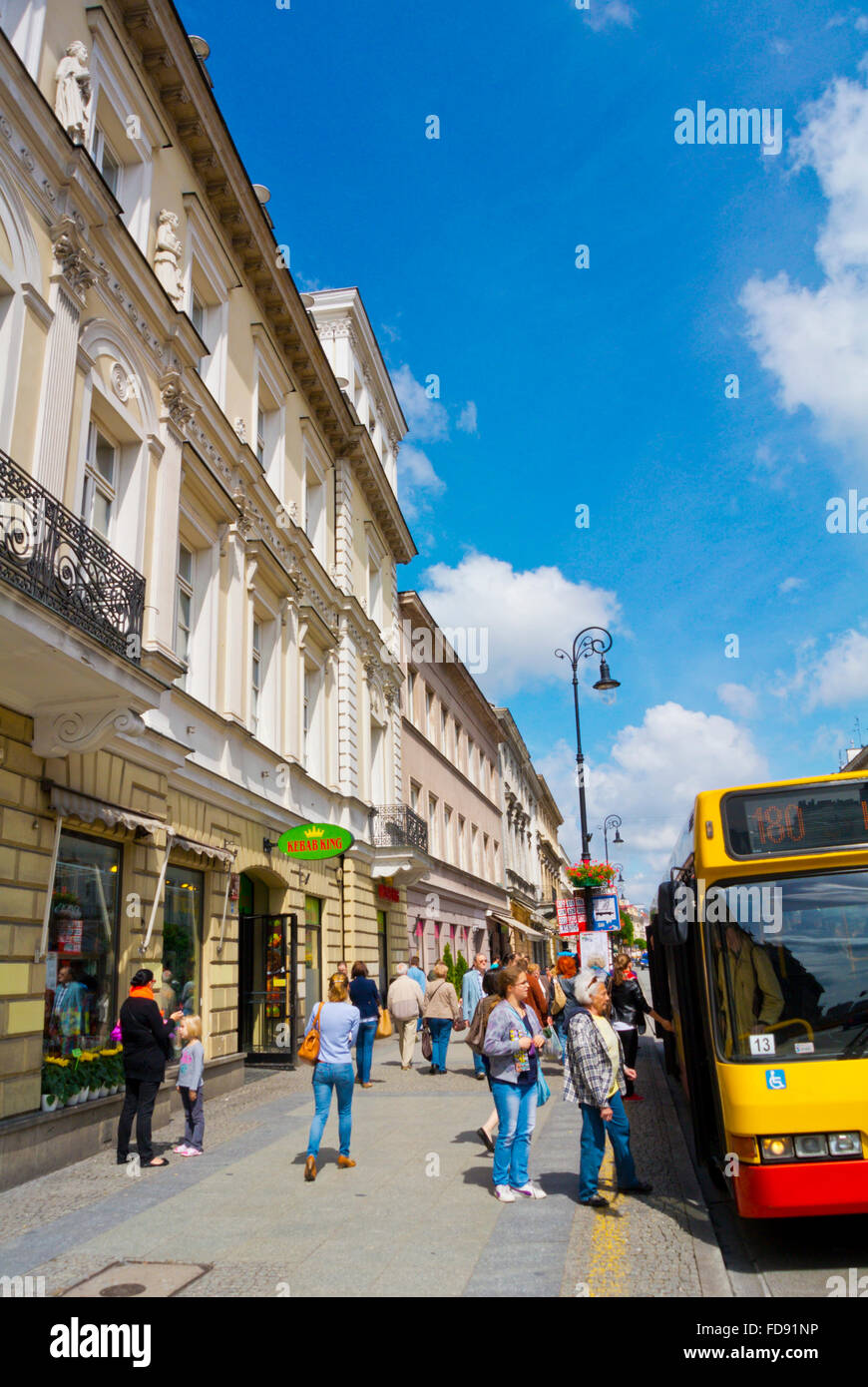 Arrêt de bus, rue Nowy Swiat, le centre de Varsovie, Pologne, Europe Banque D'Images