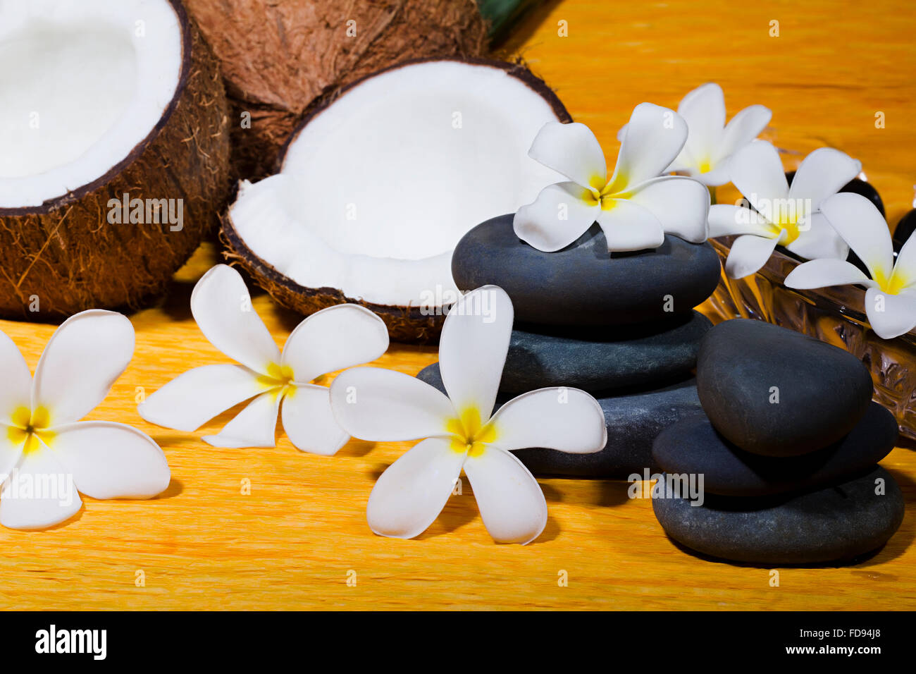 Santé Spa Pierre fleur de coco et personne ne Banque D'Images