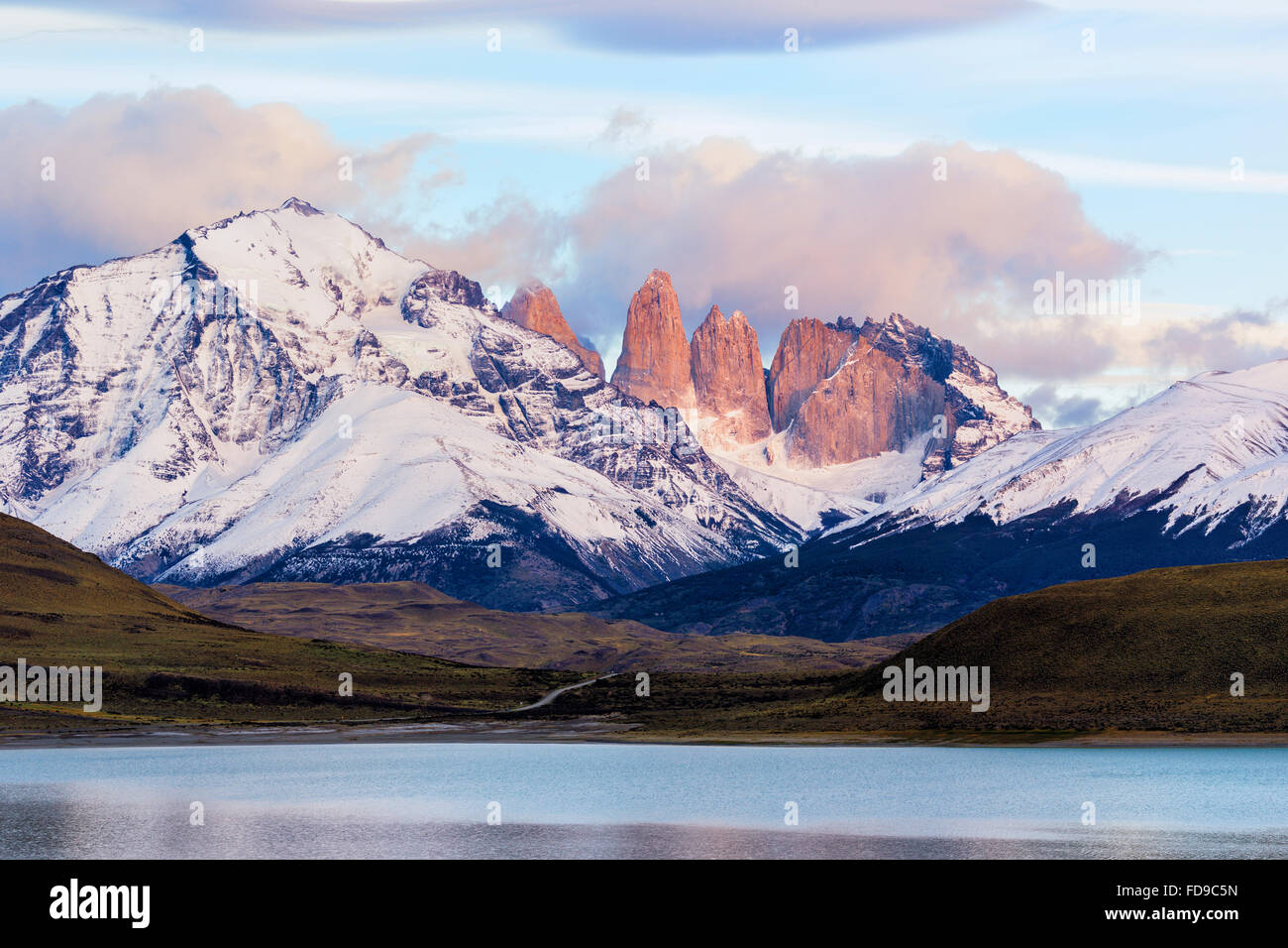Les Cuernos del Paine et Torres, Parc National Torres del Paine, Patagonie chilienne, Chili Banque D'Images