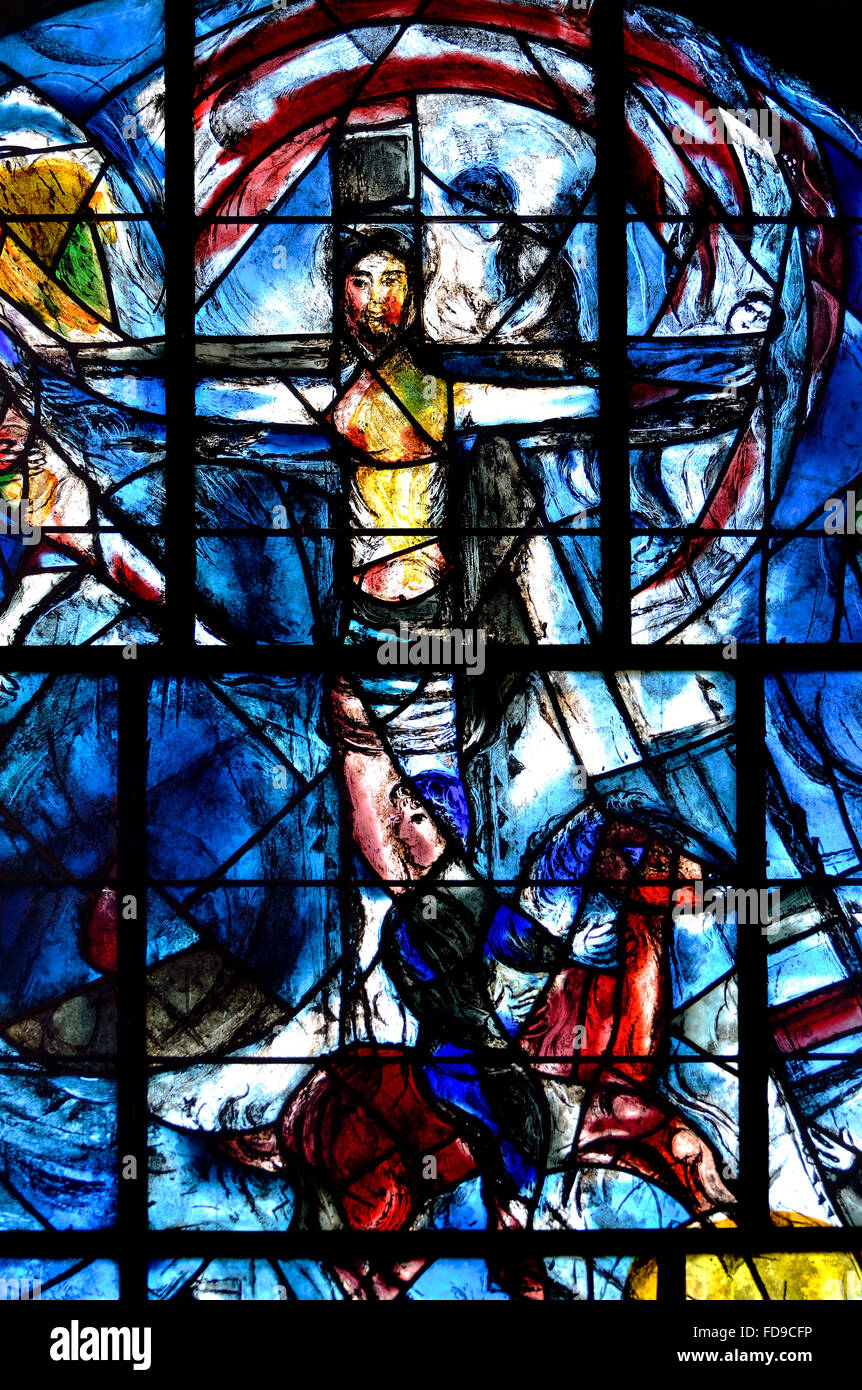 Tudeley, Tonbridge, Kent, UK. L'église All Saints. Vitrail de Marc Chagall à la mémoire de Sarah d'Avigdor c Thouret... Banque D'Images