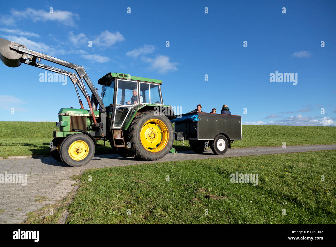 Neuwerk, Allemagne, transports de voyageurs par tracteur sur l'île Neuwerk Banque D'Images