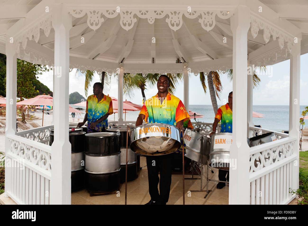 Batteurs jouer en acier sur la pagode beach, St Lucia, Lesser Antilles, Caribbean Banque D'Images