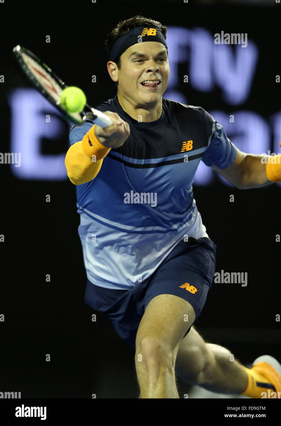Melbourne, Australie. 29 janvier, 2016. Milos Raonic du Canada est en concurrence contre Andy Murray de Grande-Bretagne au cours de la demi-finale du simple messieurs à l'Open d'Australie de Tennis à Melbourne, Australie, le 29 janvier 2016. Credit : Bi Mingming/Xinhua/Alamy Live News Banque D'Images